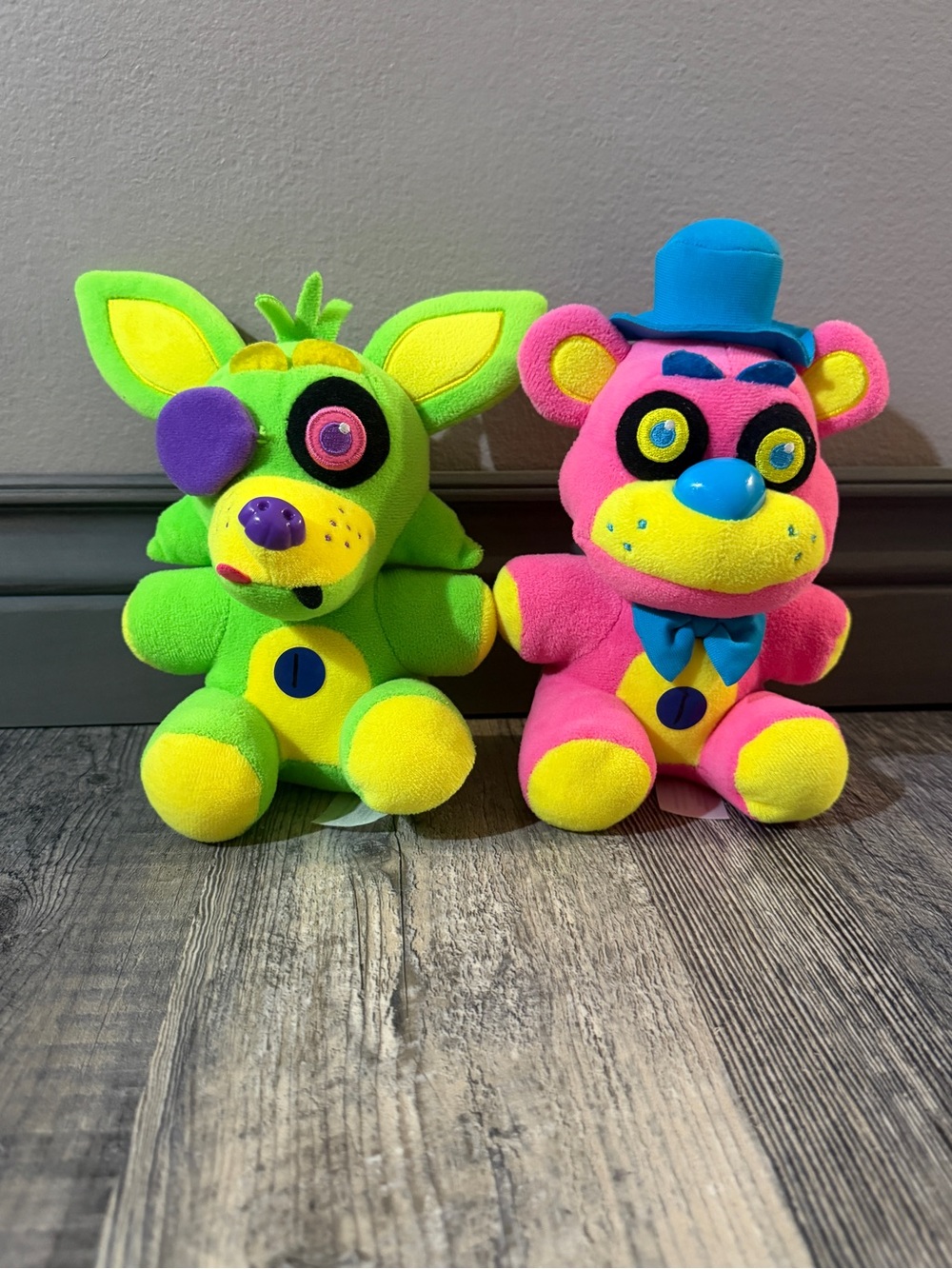 Five Nights at Freddy’s Neon Plush Bundle Rockstar Foxy & Freddy FNAF Funko